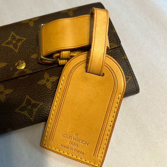 Louis Vuitton Accessories - Louis Vuitton Luggage Tag and Loop Buckle Poignet. PreLoved, Tan, Good Condition